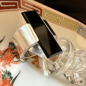 Minimalist Modern Statement Ring
Floating Black Onyx in Thick Italian 925 Silver